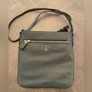 Michael Kors Nylon Kelsey LG Crossbody-Olive